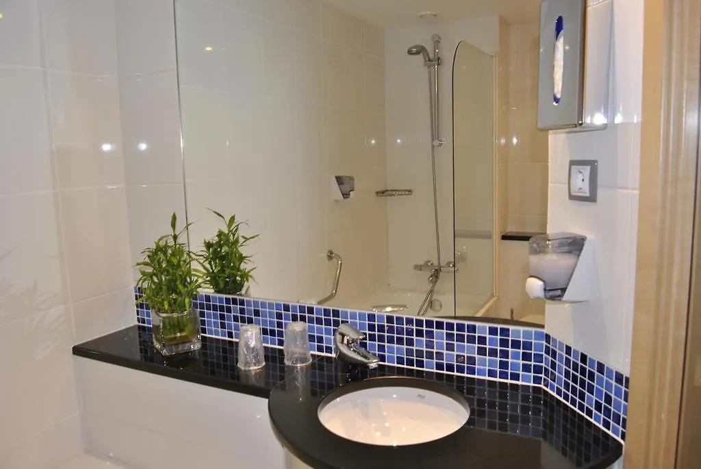 Holiday Inn Express Pamplona By Ihg Mutilva Baja 3*,  Spanien
